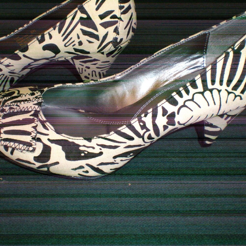 Naturalizer Cream & Black Fabric Pumps Heels - Adorable 8W